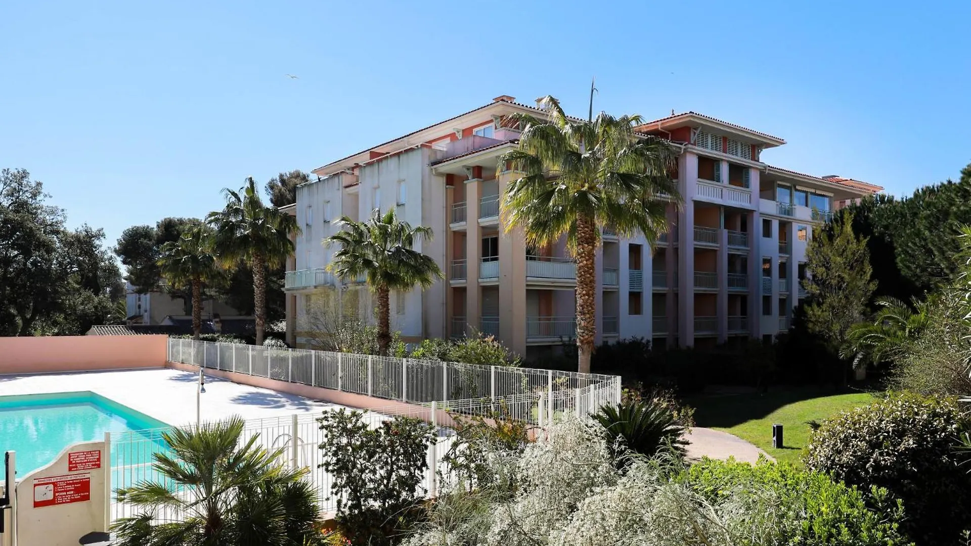 Apartment Les Calanques Du Parc-9 By Interhome Saint Aygulf